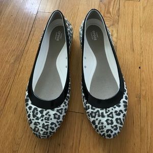 Crocs Iconic Comfort animal print flats